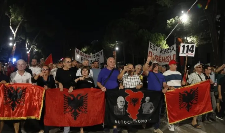 Protesta në ditën e 114-të, hidhen edhe thirrje për grumbullim para Kuvendit të enjten: Të anulohet Paketa e Maleve!