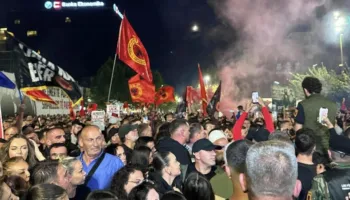 Protesta në mbështetje të ish-krerëve të UÇK-së vijon edhe sonte
