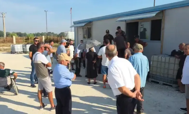 Protesta në Patos-Marinëz nis me tensione, banorët hyjnë në ambientet e Bankers Petroleum