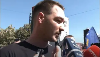 Protesta në Prishtinë/ Djali i Kadri Veselit: Nuk e kemi humbur besimin te bota perëndimore dhe drejtësia e tyre