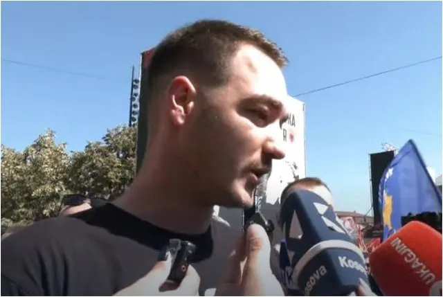Protesta në Prishtinë/ Djali i Kadri Veselit: Nuk e kemi humbur besimin te bota perëndimore dhe drejtësia e tyre