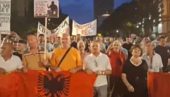 Protesta në Tiranë në ditën e 122-të, marshim nga sheshi “Skënderbej” drejt Kryeministrisë dhe fjalime antiqeveritare