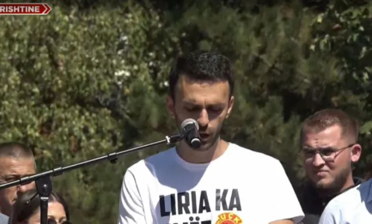 Protesta pro UÇK-së/ Djali i Jakup Krasniqit: Të bashkohemi përtej partive e ndasive! Historinë e Çlirimtarëve s’mund ta fshijë askush