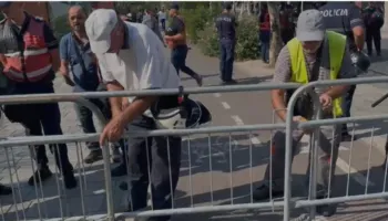 Protestë dhe Parlament! Kuvendi i kthehet punimeve, Policia “blindon” me gardh metalik zonën