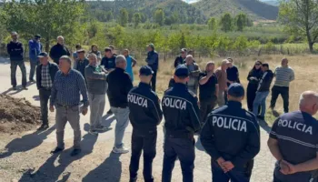 Protestë në Maliq, banorët e Burimasit hedhin akuza: Ujin tonë e duan për një fshat tjetër