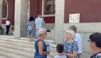 Protestë para Bashkisë, qytetarët kërkojnë anulimin e projektit TID për transformimin e qendrës historike së Durrësit