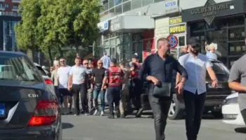 Protestë te Zogu i Zi, tentohet të bllokohet qarkullimi, policia shoqëron disa persona