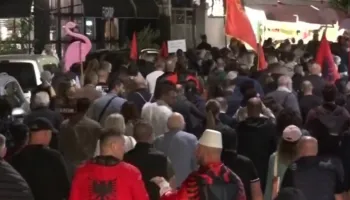 Protestuesit marshojnë drejt ”Qytet Studenti”: Shqipëria po bën revolucion
