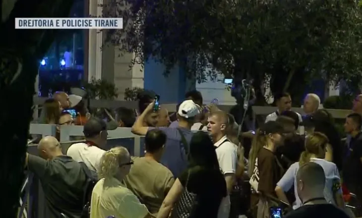 Protestuesit te Drejtoria e Policisë së Tiranës: Arrestoni Ramën, lironi qytetarët!