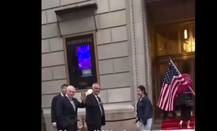 Protestuesit thirrje gjeneralit Wesley Clark në Nju Jork: Mos qëndroni në krah të Edi Ramës, ai është kriminel!