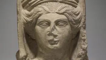 Pse u mungojnë hundët kaq shumë statujave të lashta?