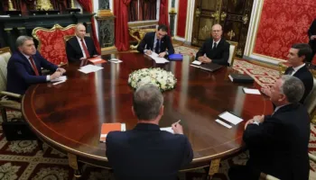 Putin nuk tërhiqet, hedh kartën e fundit, Donetsku bëhet çmimi i paqes, Trump përballë murit rus