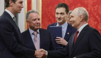 Putin pret në Kremlin të dërguarit e Trumpit, nisin bisedimet për përfundimin e luftës në Ukrainë