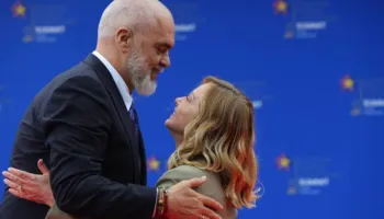 Qeveria më jetëgjatë në detyrë, Rama uron ‘motrën’ Meloni: Tani të ka mbetur të thyesh rekordin tim