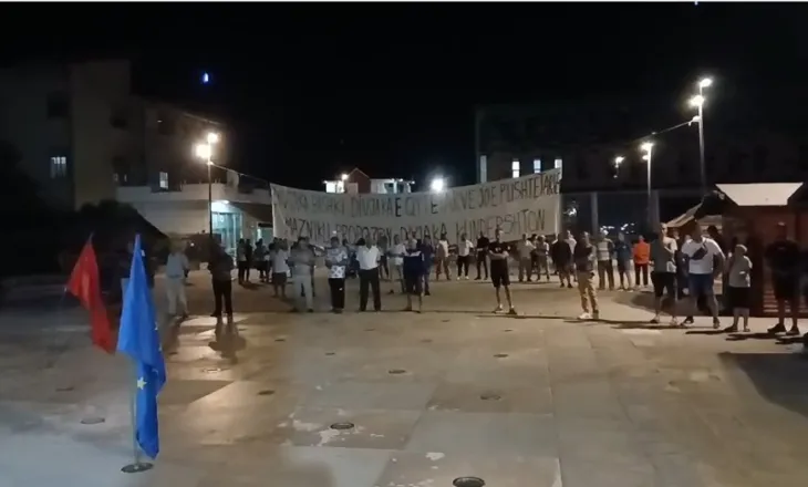Qytetarët në ditën e 45-të të protestës: Divjaka bashki!