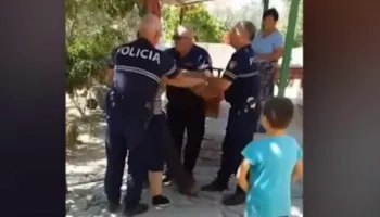 “Qytetarin e denoncoi kunata për kanosje”- Pamjet e shoqërimit, Hita pezullon 3 inspektorët e Komisariatit Kuçovë: Përdorim i paarsyeshëm force