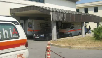 Ra në rrymën elektrike teksa punonte në varkë, shtetasi i huaj dërgohet me urgjencë në spitalin e Durrësit!
