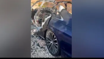 Radhimë/Shkrumbohet plotësishtë nga zjarri Audi A8