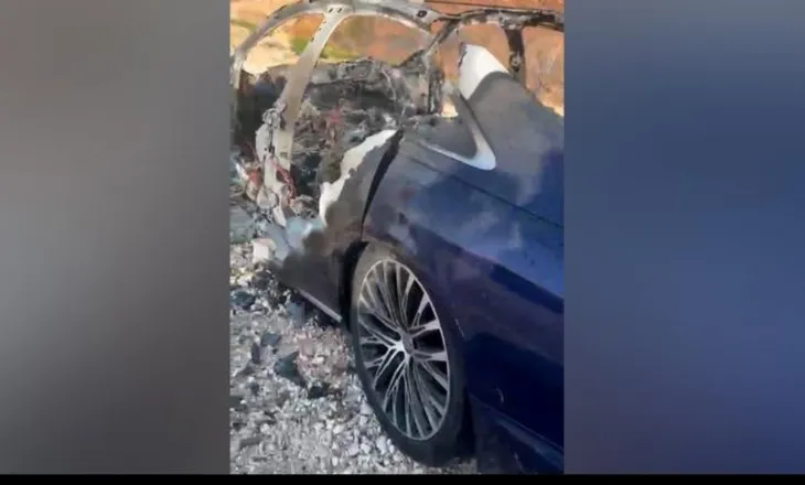 Radhimë/Shkrumbohet plotësishtë nga zjarri Audi A8