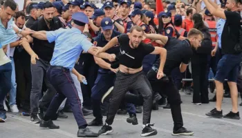RAMA: DHJETËRA MIJËRA PROFILE FALSE PO NXISIN TENSIONE NË SHQIPËRI