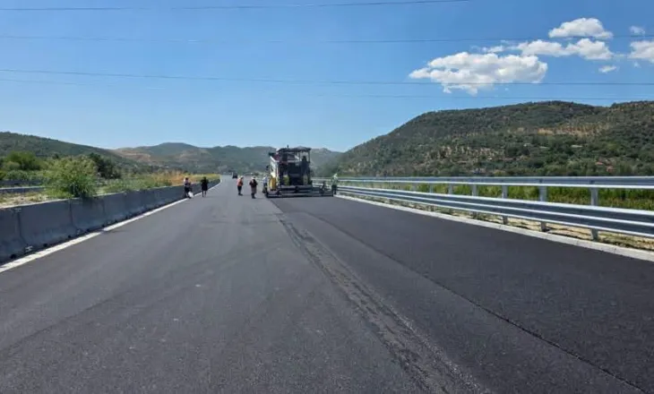 Rama: Elbasan–Rrogozhinë, kantieri i rrugës hyn në fazën përfundimtare, 87% e punimeve të realizuara