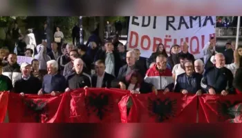 ‘Rama jepe dorëheqjen’! Protestuesit nisin marshimin drejt Kryeministrisë në qëndresën e 118-të