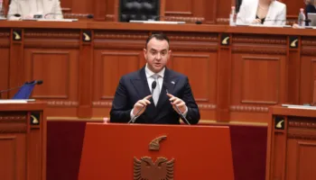 ‘Rama, kumbari i marrëveshjes SHISH-krim’/  Balliu: Kryeministri kërcënoi mediat, njësoj si Vlora Hyseni!