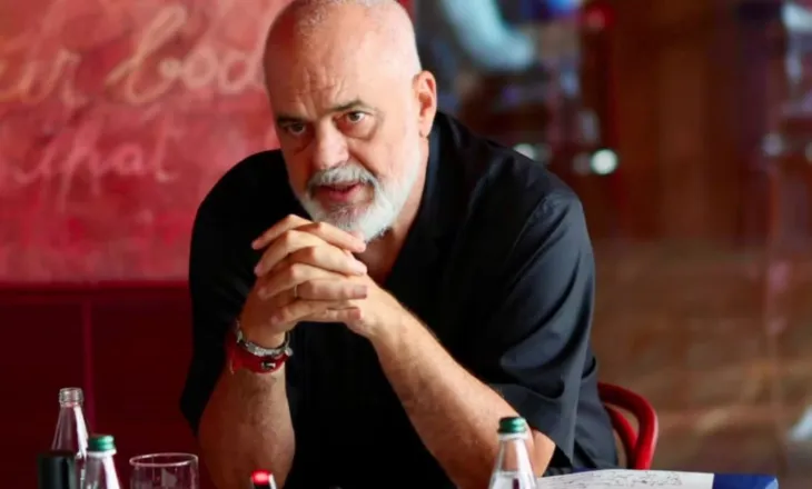 Rama mbledh ministrat, mbërrin te “Vila e Kuqe”