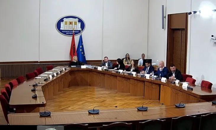 “Rama” ndez debatet edhe te Kultura, Zhupa përmend dosjet e SPAK dhe librin e arkitektëve, socialistët reagojnë: E dinim se do vije kasetën…