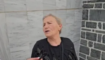 Rama në Korçë për Reformën Territoriale, të moshuarit kërkojnë të takohen kryeministrin dhe t’i qajnë hallet: Marrim vetëm 10 mijë lekë pension!