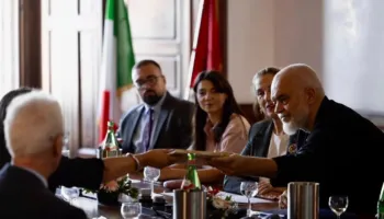 Rama në Napoli, vizitë në Katedrën e Gjuhës Shqipe pranë Universitetit “L’Orientale”