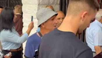 Rama pritet me protesta në Vlorë, qytetari: Doni të na impononi si doni ju. Jo! Vij nga Italia kërkoj të drejtat e mija