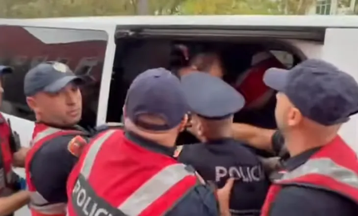 Rama u prit me protesta në takimin me strukturat në Vlorë, policia shoqëron 4 persona