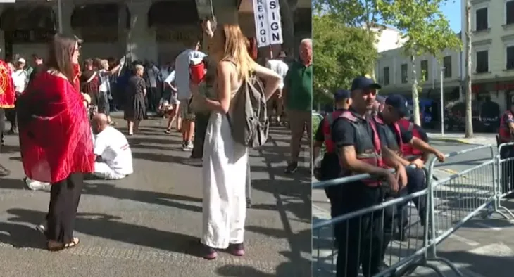 Ramoviç o tradhëtar jep dorëheqjen sa më parë!’ Protesta para parlamentit, policia blindon godinën me barriera metalike