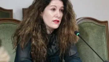 Raportohet se drejtoresha e SHISH-it, Vlora Hyseni, është ndaluar në Morinë