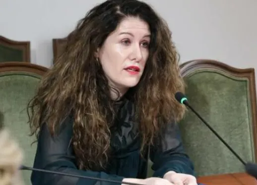 Raportohet se drejtoresha e SHISH-it, Vlora Hyseni, është ndaluar në Morinë