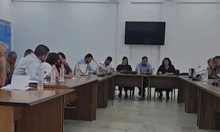 Reforma Territoriale, Këshilli Bashkiak i Krujës voton kundër kalimit të Rinasit dhe aeroportit “Nënë Tereza” nën administrimin e Tiranës