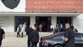 Reforma territoriale/ Rama ‘zbarkon’ në Korçë, shoqërohet nga djali i tij Greg Rama