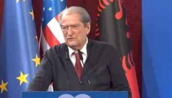 “Regjimi po shpërbëhet turpshëm”/ Berisha: Pensionistët nuk blejnë dot ilaçet, apartamentet janë “mollë e ndaluar” për të rinjtë
