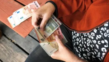 Rekord! Emigrantët dërguan 621 mln euro në gjysmën e parë të vitit