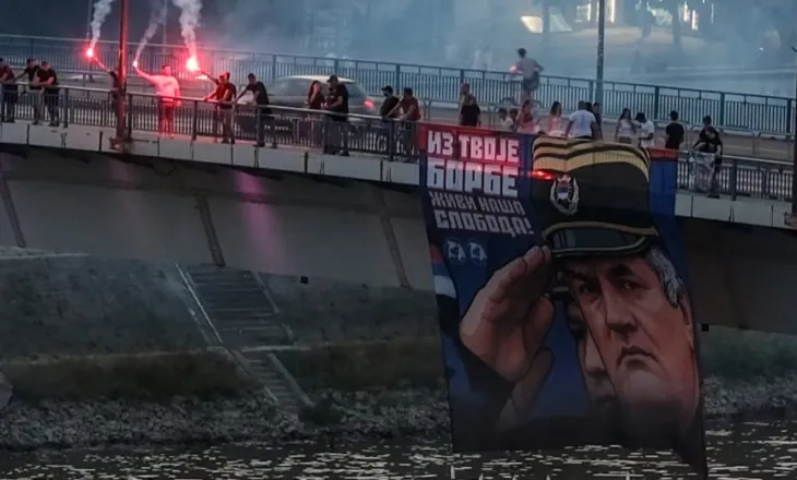 REL: Paralajmërimi për varrosjen e Mlladiqit me nderime, “mesazh i rrezikshëm” për boshnjakët në Serbi