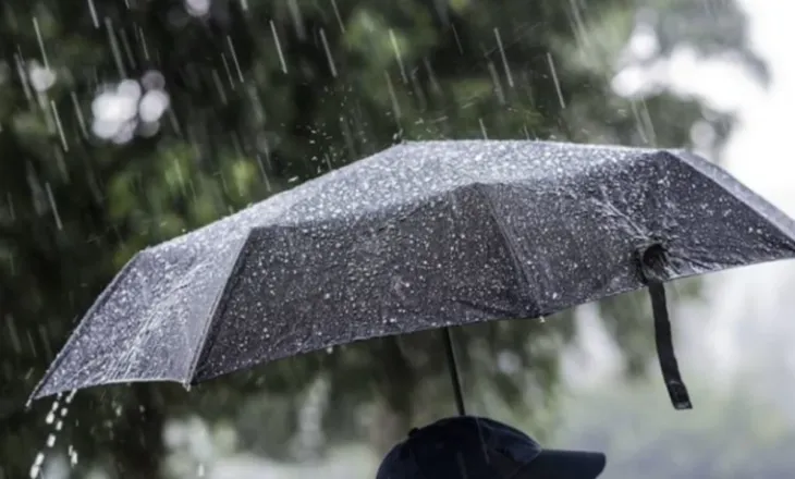 Reshje shiu, shtrëngata dhe ulje temperaturash. Parashikimi i motit për ditën e sotme
