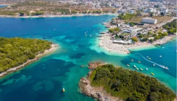 Revista franceze: Nga Berati në Ksamil, udhëtimi që zbulon Shqipërinë e vërtetë