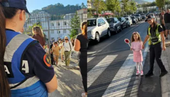 Rikthehen nxënësit në shkolla, Kryepolici Hita: Për sigurinë tuaj s’bëjmë kompromis, flisni nëse diçka ju shqetëson (VIDEO)