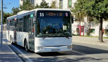 Rikthehet normaliteti me transportin publik, autobusët me kapacitet të plotë