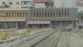Rinasit i vjen treni, shpallet fituesi për ndërtimin e stacionit