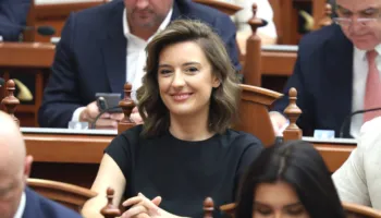 Roskovec/ Daja i Zegjine Çaushit plagosi me çekiç ish-vjehrrin e tij