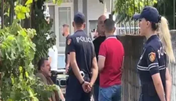ROSKOVEC/ PLAGOS ISH-VJEHRRIN ME ÇEKIÇ, NË KËRKIM DAJA I DEPUTETES ZEGJINE ÇAUSHI