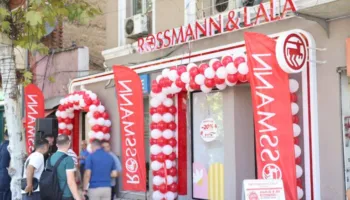 Rossmann & Lala hap dyqanin e 30-të në Shqipëri, përballë Parlamentit