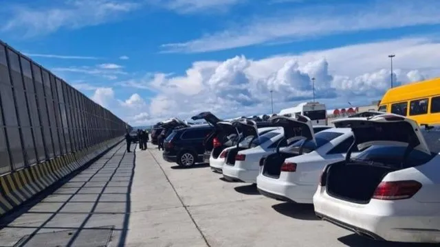 Rregulla të reja për zhdoganimin e makinave të prodhuara në 10 vitet e fundit: Përfshihet kilometrazhi dhe…